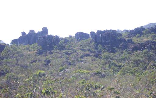 A segunda, Unidade Rio Preto, apresenta quartzitos finos micáceos e sericita xistos, por vezes contendo minerações fosfáticas.