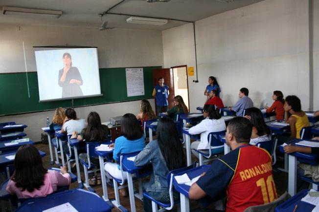 Nessas duas semanas iremos discutir um ponto polêmico, mas que tem assumido maior importância, a tradução e a interpretação de provas e processos seletivos tanto para cursos quanto para concursos.