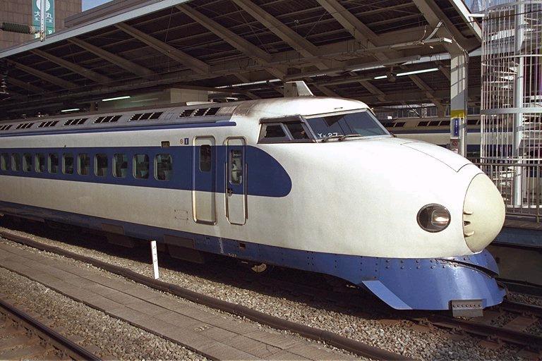 carruagens: 132 + 1205) 1981 TGV (França) Bitola: 1435mm Tipo: 1M + 8P + 1M Alimentação: 25000 V,