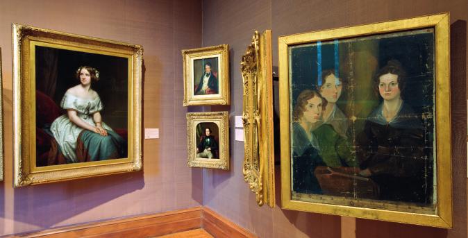 Da esquerda, no sentido dos ponteiros do relógio: entrada principal do National Portrait Gallery; as galerias Tudor; retratos e bustos do período de Regência,