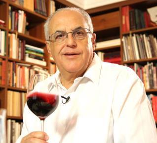 ESPECIALISTA CARLOS CABRAL Estuda o universo dos vinhos desde 1969, ano em que recebia, das mãos de seu futuro sogro Heinz Godau, uma garrafa de Porto Dom José.
