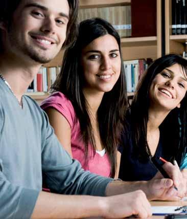 STUDY ABROAD WITH ENGLISH INTERCÂMBIO UNIVERSITÁRIO DE 6 MESES OU 1 ANO O Programa Study Abroad with English SAWE é uma opção excepcional para estudantes universitários que desejam viver uma