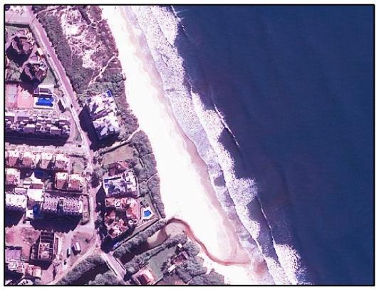 63 Fotos/Imagens (Datas) Praia Erro Corrigido 95%confiança Incerteza (m/ano) Barra da Lagoa 1,63 x 1,7308 = 2,8 2,8/7 = 0,40 Moçambique Armação 1,55 x 1,7308 = 2,68 2,68/7 = 0,38 Após esse passo,