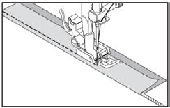 Dica: Para costurar mais próximo à borda, mude a posição da agulha na Largura do Ponto. Os modelos 6180 e 6199 oferecem uma sapatilha para zíper invisível.