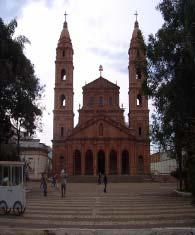 Catedral Angelopiltana Enquanto aos seus Recursos de Interesse Patrimonial, se ressalta o centro urbano formado por um conjunto de construções em sua maioria de caráter residencial.