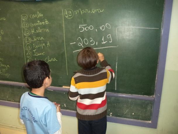 DESENVOLVIMENTO Após as orientações as crianças começaram a desenvolver a proposta