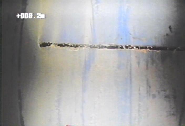 Figura 4. Imagem capturada da perfilagem ótica, visão lateral, no poço n 4 -Fazenda Santa Fé, exibindo ranhuras feitas à serra manual na profundidade de 8,20 m.