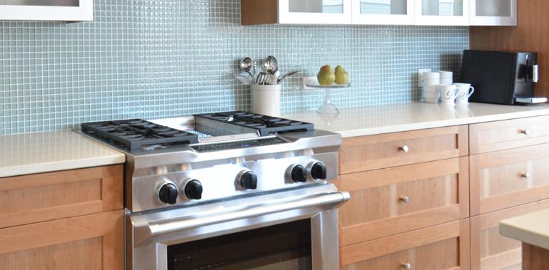 Revestindo o piso e as paredes: as principais tendências para espaços gourmet Já faz tempo que a cozinha deixou de ser um ambiente de refeições para se tornar um ambiente
