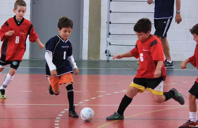 ANMERKUNGEN notas V. Festival und II. Internes Hallenfussballturnier V Festival e II Torneio Interno de Futsal In diesem Jahr wurde am Samstag, 17. März, das V.