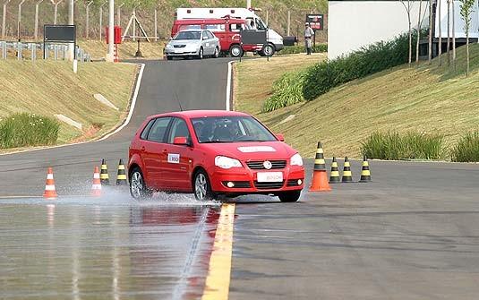 para os equipamentos de segurança); As condições adversas que podem ser encontradas durante a condução. 2.1.