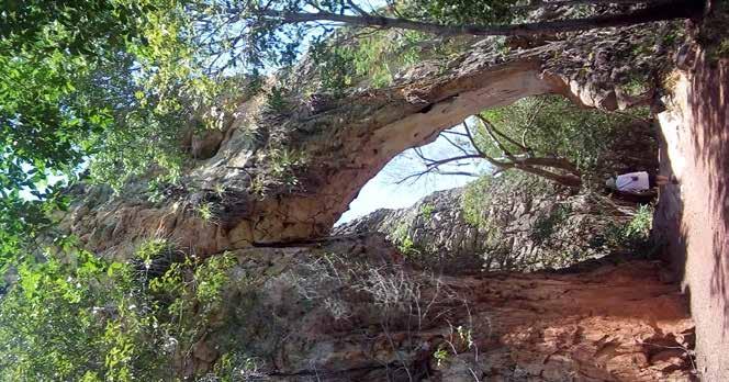 proteção integral da natureza que abriga formações rochosas de cerca de 190