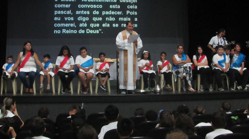 Benção dos pães e lava pés Nesta celebração, fazemos memória da última ceia de Jesus