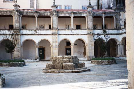 Obra de 1541-1542, o Claustro da Hospedaria destinava-se à aposentadoria dos visitantes nobres do Convento.