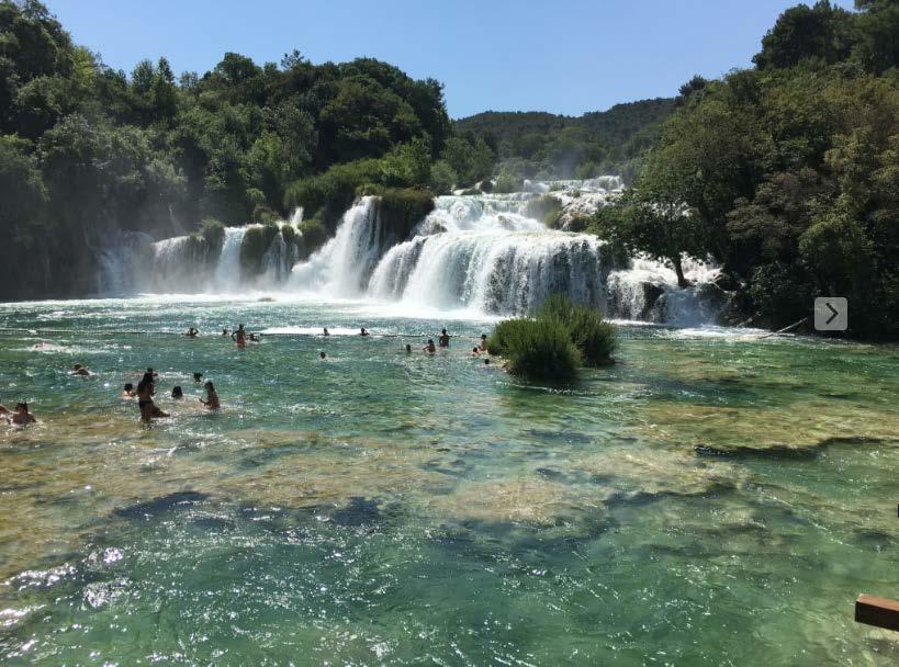 Para a Romênia, por exemplo, existem voos de ida e volta por apenas 20 euros! Uma dica é viajar sozinho, totalmente sozinho. Fui para Marseille e Barcelona sem conhecer absolutamente ninguém.