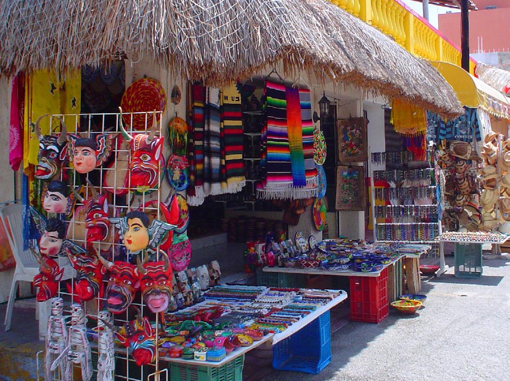 COMPRAS EM ISLA MUJERES A maioria das lojas em Isla Mujeres oferece uma grande variedade de recordações e detalhes típicos desta região do Caribe Mexicano.