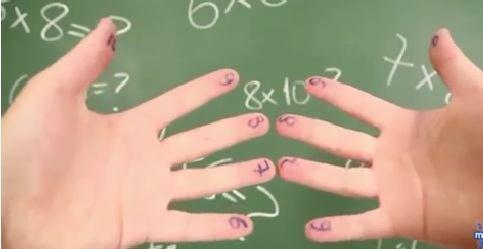 Atividade: Tabuada com os dedos Após estudarmos a multiplicação, vamos praticar um pouco de matemágica, a tabuada é importante, então prestem atenção na dica.