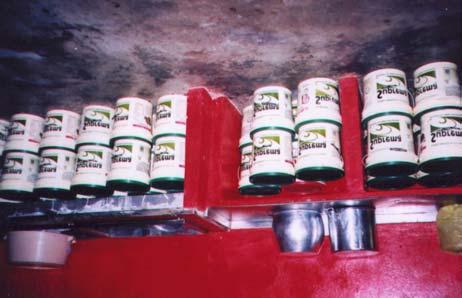 Na Figura 2, pode-se observar o tipo de recipiente utilizado pelos agricultores para o armazenamento da polpa do fruto do imbuzeiro. Figura 2. Polpa de frutos do imbuzeiro armazenada em temperatura ambiente.