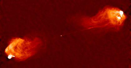 Radiogaláxias Irradiam extremamente forte no rádio Cygnus A é o terceiro objeto mais brilhante no rádio no céu, após o Sol e um remanescente de supernova, só