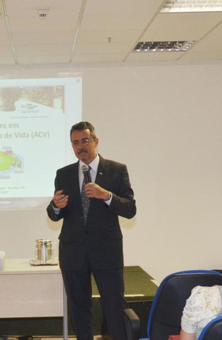 I Encontro de Avaliação do Ciclo de Vida Embrapa - Brasília-DF Embrapa investe em ACV Anthony Benoist, do Cirad/França Foto: Lais Oliveira