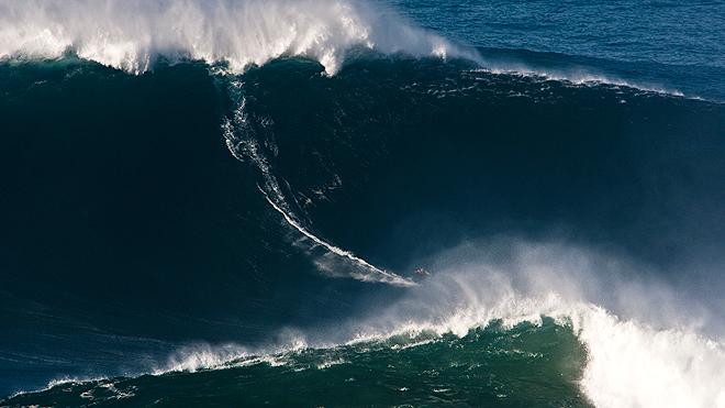 Photo: Nazaré Wilson Ribeiro Já as ondas gigantescas da Praia do Norte, conhecidas como o canhão da Nazaré, são apenas para os mais destemidos.