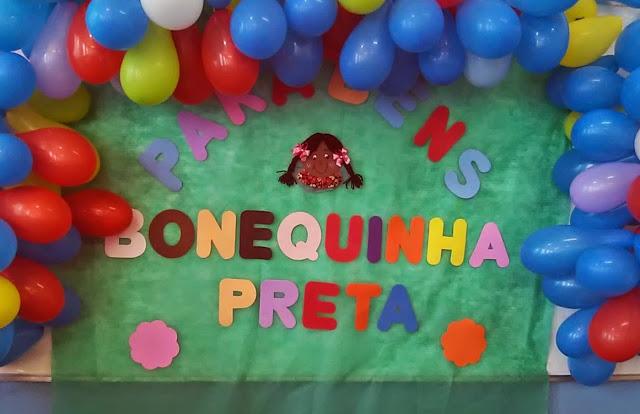 Plano de aula Consciência negra / Plano de aula para a educação infantil Após a festinha os alunos puderam brincar com os diferentes bonecos confeccionados por eles e suas respectivas famílias.