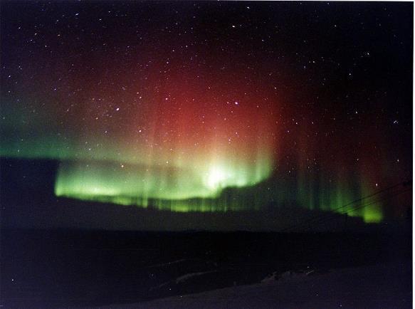 - Variação of B da ordem de 40 nt - Ex: Auroras é colocada na aurora, ionosfera e -Latº geomag.