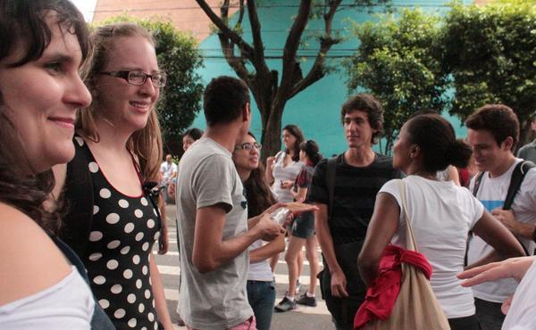 Também nesse dia os voluntários foram levados a conhecer a estrutura da faculdade laboratórios,