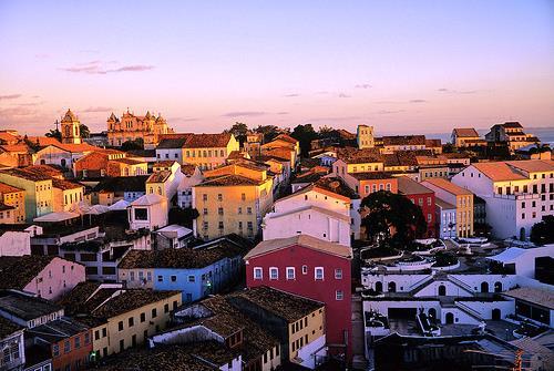 CITY TOUR HISTÓRICO inicio: as 14h Duração: 03 horas Valor: R$ 90,00 Historic citytour pick up time: 14 pm Length: 03h Price: R$90 Nosso roteiro inicia no Forte de Santo Antônio da Barra (Farol da