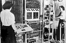 Colossus: Primeiro computador eletrônico, inventado por Alan Turin, na Inglaterra, entre 1940 e 1944.