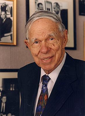 A série de actinídeos (1945) Glenn Seaborg Glenn Seaborg (1912 1999) Nobel de Química (1951) Descobriu todos os elementos transurânicos, do número atómico 94 ao 102, tendo reconfigurado a tabela