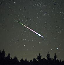Principais chuvas de meteoros Existem dezenas de chuvas de meteoros catalogadas, mas somente algumas se destacam pela quantidade e pelas características dos meteoros que apresentam.