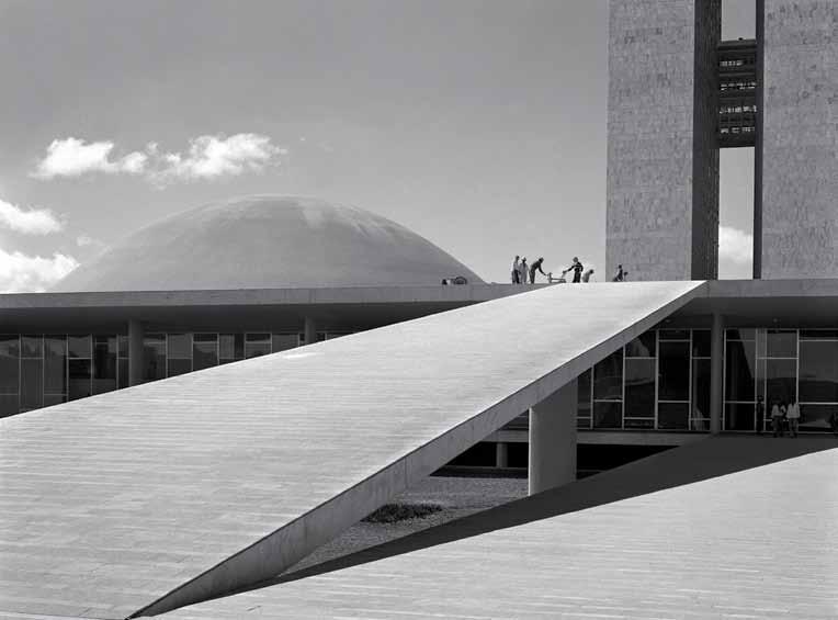 MARCEL GAUTHEROT, Brasília, 1958 / Acervo Instituto Moreira Salles Últimos retoques na rampa do Congresso Nacional para a sua inauguração (1960) Coalizões majoritárias Tanto Fernando Henrique Cardoso