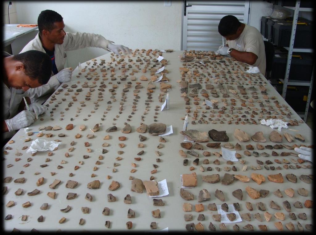 Conjunto de peças cerâmicas resgatadas em