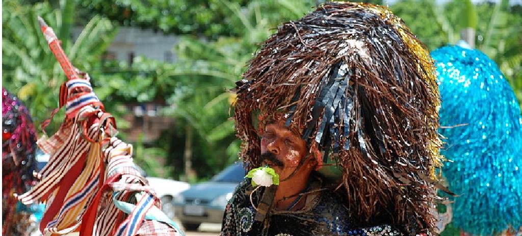 MARACATU RURAL O Maracatu Rural, também chamado de Maracatu de Baque Solto, se originou por volta do século XIX, também em Pernambuco.