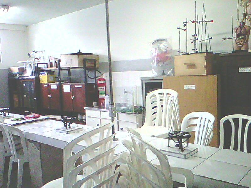 Laboratório de ciências do colégio