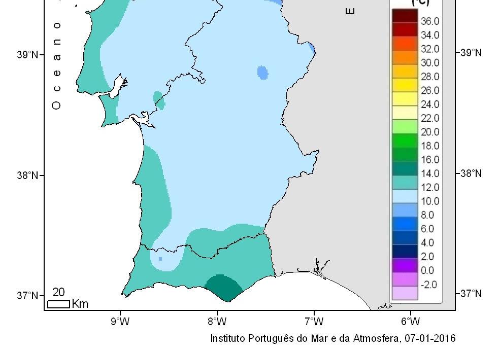 4 C em Porto/Pedras Rubras e na 3ª década variaram entre -0.1 C em Setúbal e +3.1 C em Monção (Quadro I e Figura 1).