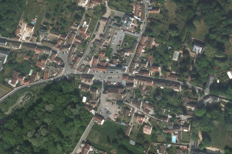 2. O plano de Ivor Samuels e Karl Kropf para Asnières-sur-Oise, França (1992) O objetivo fundamental do POS era a manutenção da identidade local evitando os processos de suburbanização que estavam a