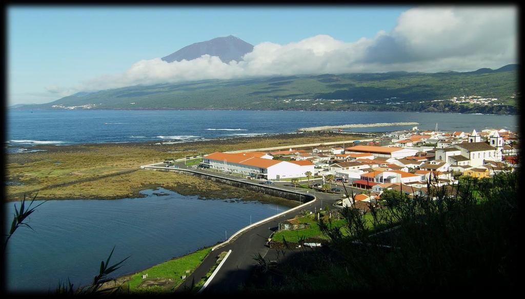 Partidas da ilha Terceira Terceira Maio a Outubro 2017 o 2015 Ilha do Pico Visite o museu dos baleeiros *175 Passagem Aérea em Voo Sata Air Açores: Terceira / Pico / Terceira, na classe de reserva H;