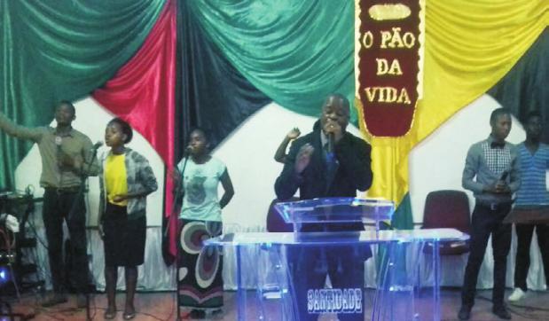 Oramos pelas Secretarias de Missões de Madureira e de Bangu.