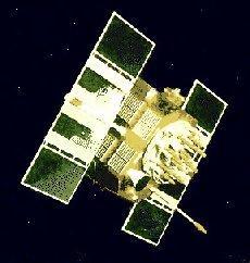 terrestres de monitoramento gerenciam o bom funcionamento do sistema (por exemplo correção de órbitas). A figura abaixo mostra um satélite do sistema GPS.