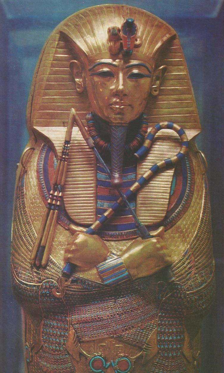 CIVILIZAÇÃO EGÍPCIA Os egípcios também desenvolveram técnicas para incrustações em ouro, um trabalho riquíssimo utilizado principalmente nos sarcófagos, que armazenava o corpo mumificado; No túmulo