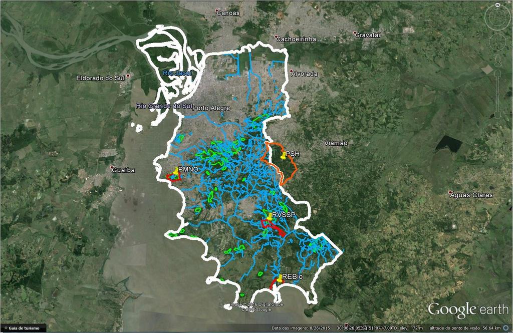 Figura 3: Imagem de satélite do município de Porto Alegre, com a demarcação de suas Áreas de Preservação Permanente (cursos d água em azul, topo