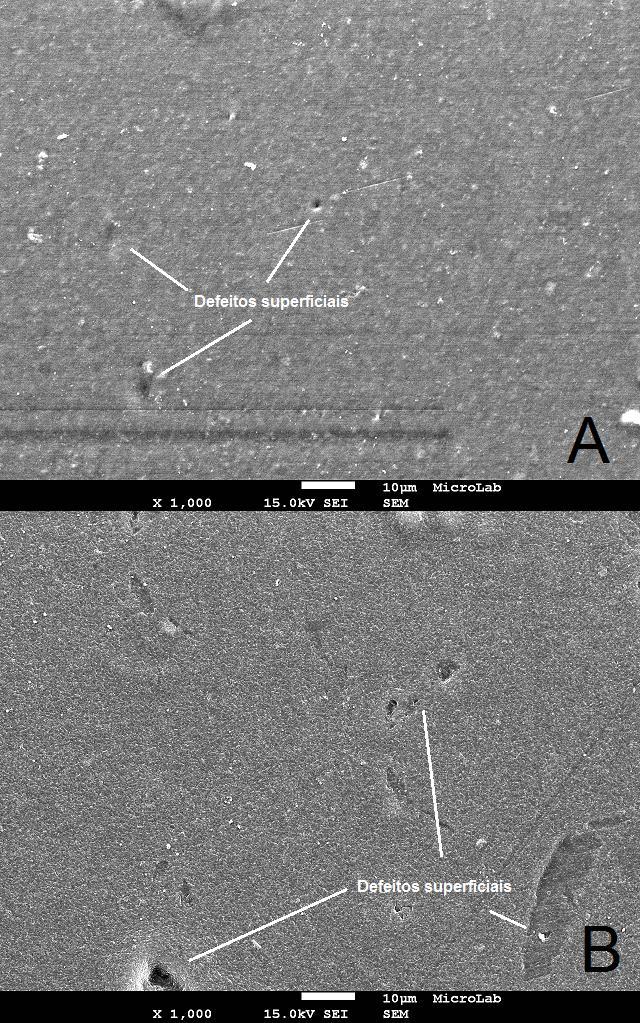 Figura 34: Imagens da superfície de duas membranas produzida a partir da solução 1 com 120 segundos de tempo de evaporação: A sem filme depositado; B com filme depositado (obtida com SEM) Na Figura