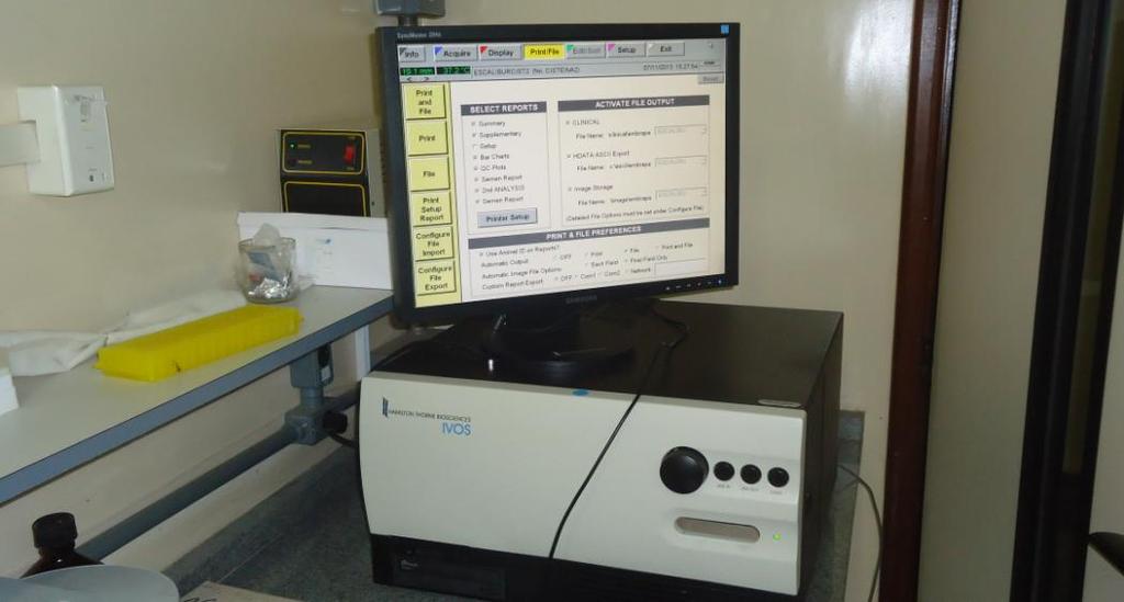 21 FIGURA 1- Equipamento Computer Assisted Semen Analysis (CASA) utilizado para avaliar os parâmetros cinéticos de movimentos das amostras de sêmen equino