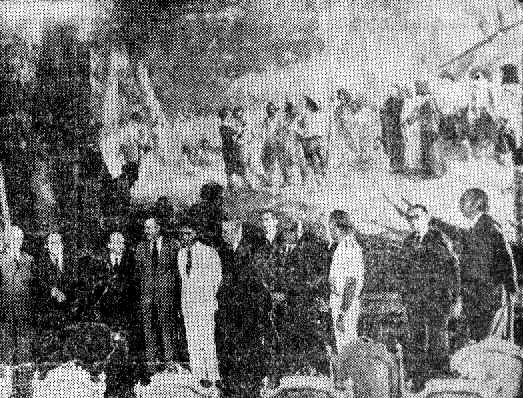 A Efeméride 22 1. Solenidade de entrega de medalhas e diplomas aos convidados. Ao centro o Governador Fernando Guilhon, ladeado pelo Príncipe D.