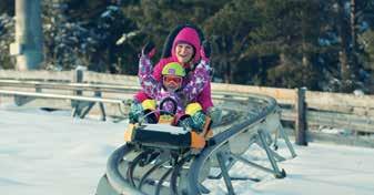 Na volta, você pode descer de snow tubing, um trenó que percorre uma pista de 1,2 km montanha abaixo. Outra opção é aproveitar uma das 16 pistas de esqui cercadas de belas paisagems dos alpes.