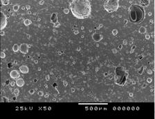 Microscopia eletrônica de varredura Através da microscopia eletrônica foram analisadas as amostras submetidas ao tratamento térmico.