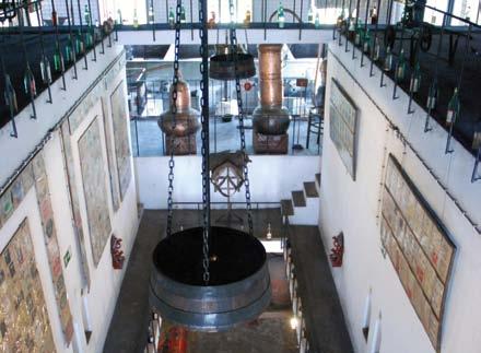 The largest national wine collection in a museum context resides in Alcobaça. We found in the old Wine Celar of the Olival Fechado, the largest space dedicated to wine in Portugal.