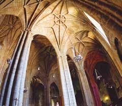 Tempo livre para passear pela cidade velha e seu bairro medieval, considerado atrimônio da Humanidade. Almoço livre. osteriormente, saída pela Autovia de la lata com destino a Sevilha.