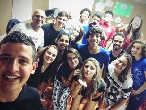 Em parceria com a Tramontina o projeto atende crianças carentes ministrando aulas de música,